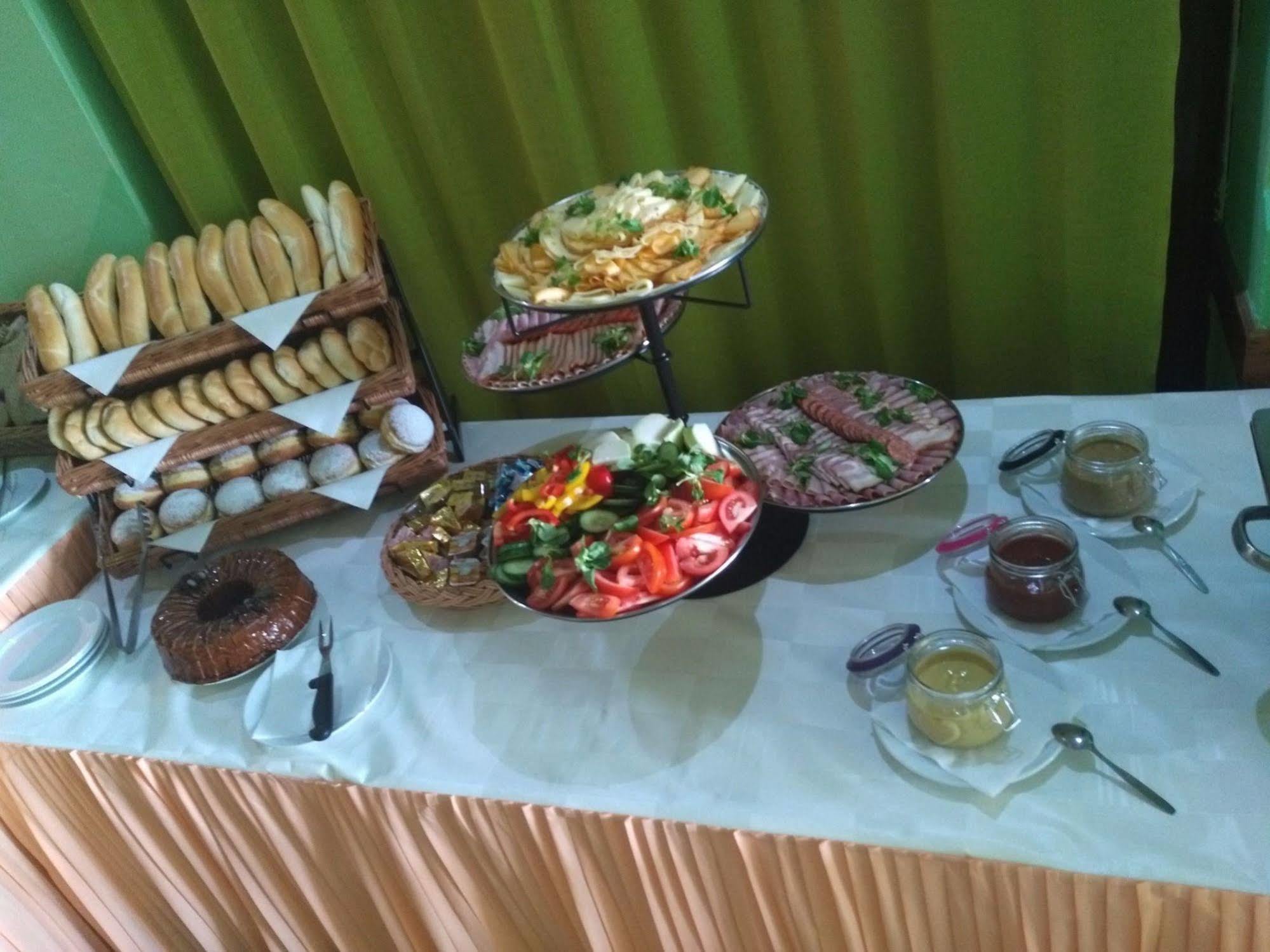 Wellness Hotel Hana マリアーンスケー・ラーズニェ エクステリア 写真