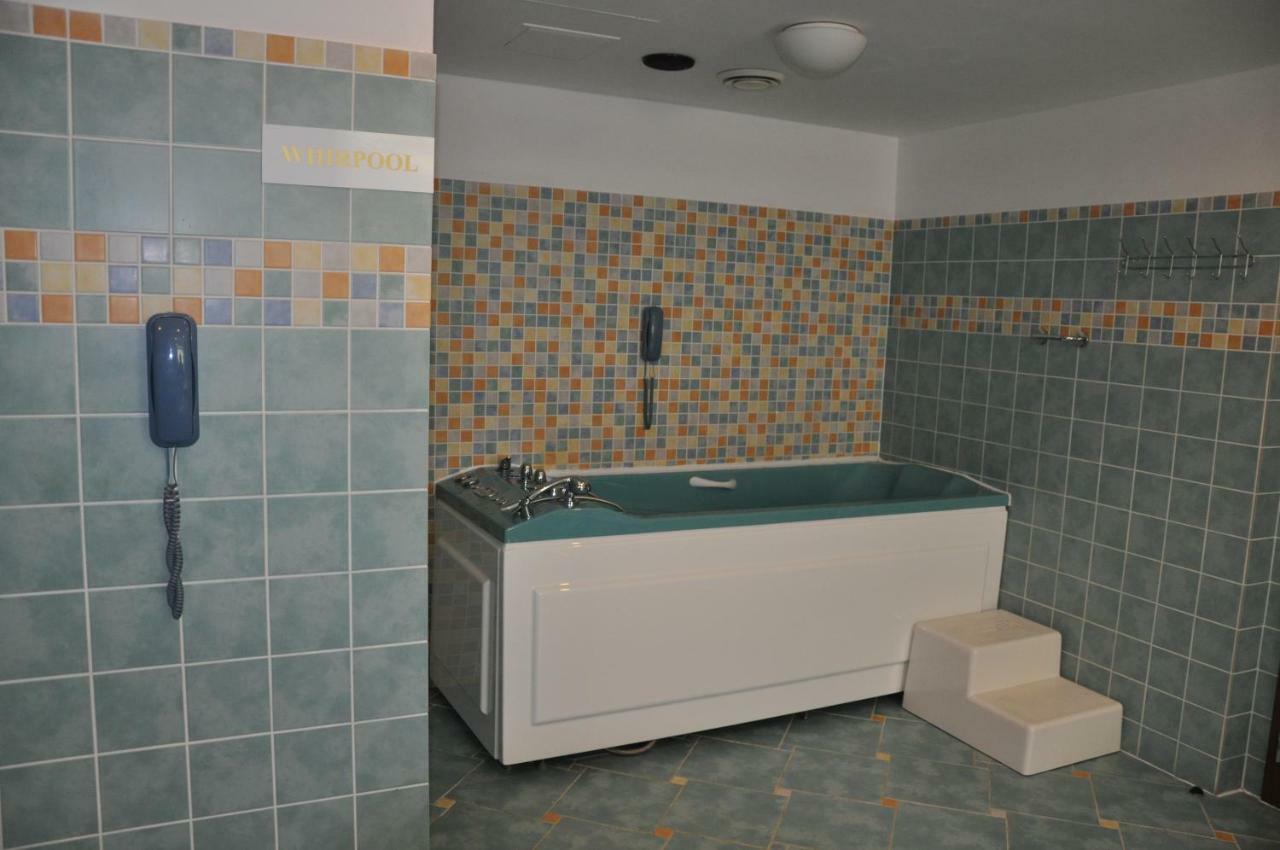 Wellness Hotel Hana マリアーンスケー・ラーズニェ エクステリア 写真